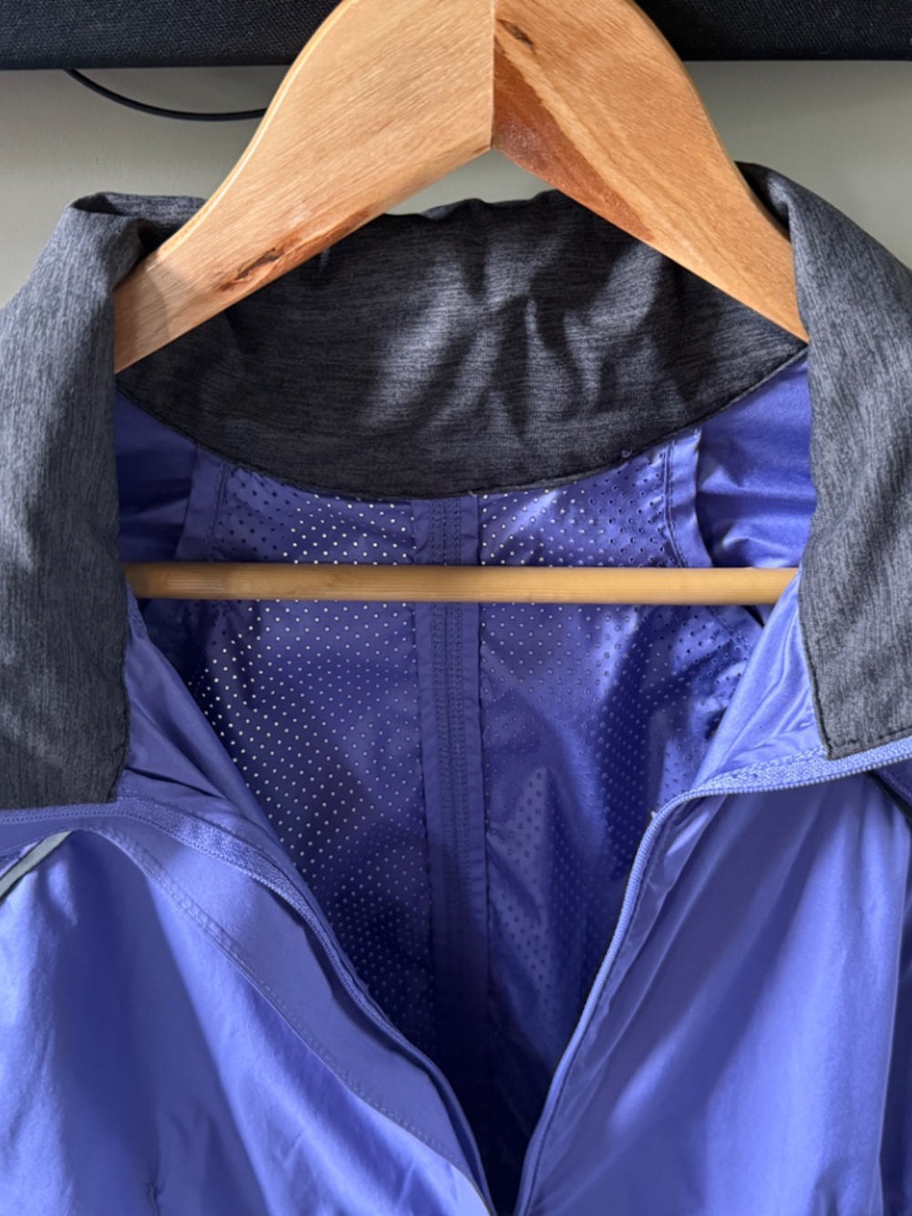 Lululemon Run Essential Jacket Purple Windbreaker Lightweight (Size 4) - Picture 7 of 13